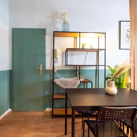 Center Retreat Mitten In דירה *