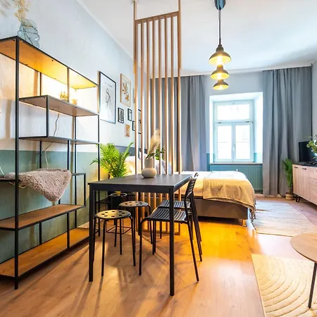 Center Retreat Mitten In *